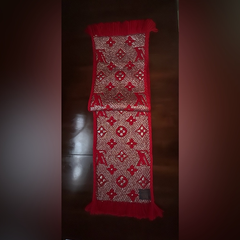 Louis Vuitton Logomania Shine Scarf - 💯% authentic - Picture 5 of 7